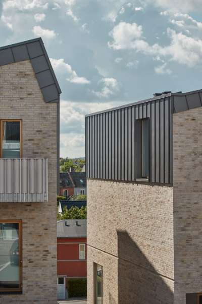 Cold rosé with lake view under steel profiles, Krøyer Kielbergvej / Regnbuevænget 1, 8660 Skanderborg